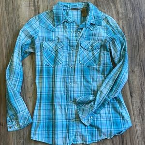 Women’s wrangler western pearl snap button down shirt